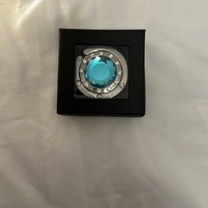 Foldable handbag hook